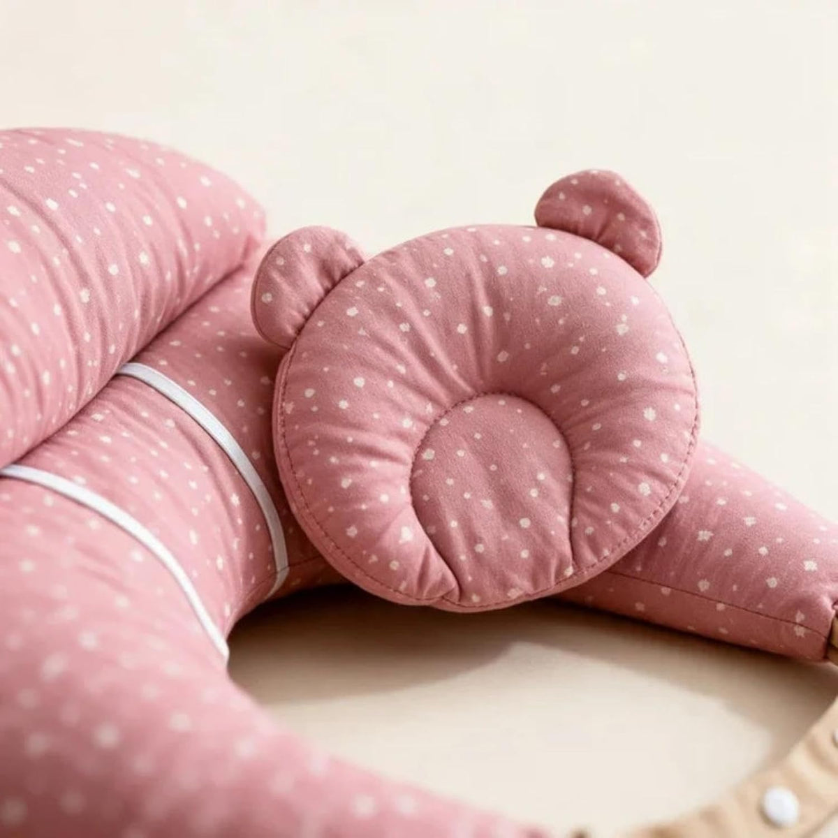 Soft Pet Travel Lap Pillow, U-Shaped Dog Car Seat Bed with Cute Bear Headrest, Portable Puppy Carrier Cushion for Train 