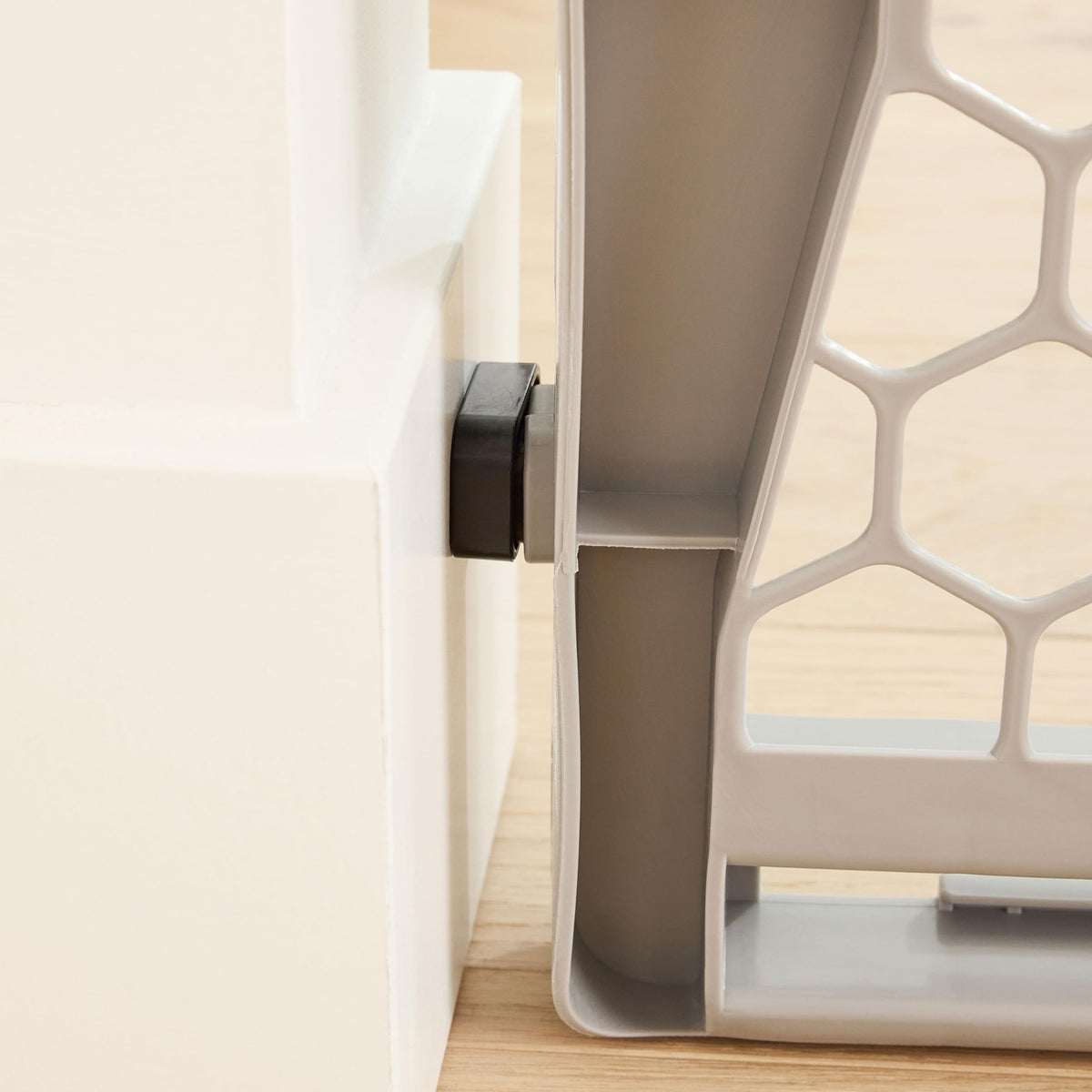 Regalo 28"-42" Expandable Plastic Baby Gate, Bottom of Stairs & Doorways