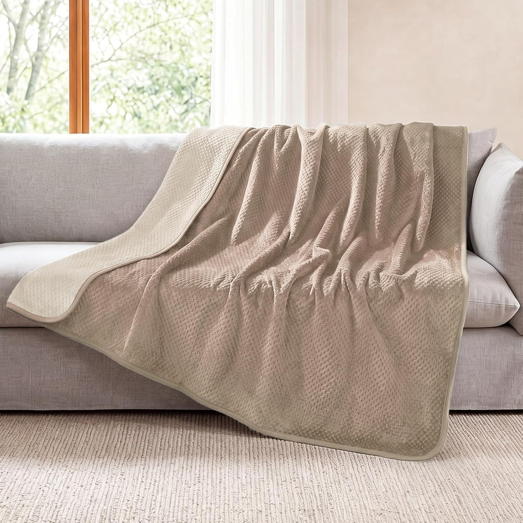 Luciphia Waterproof Blanket for Dog, Washable Reversible Fleece Pet Throw