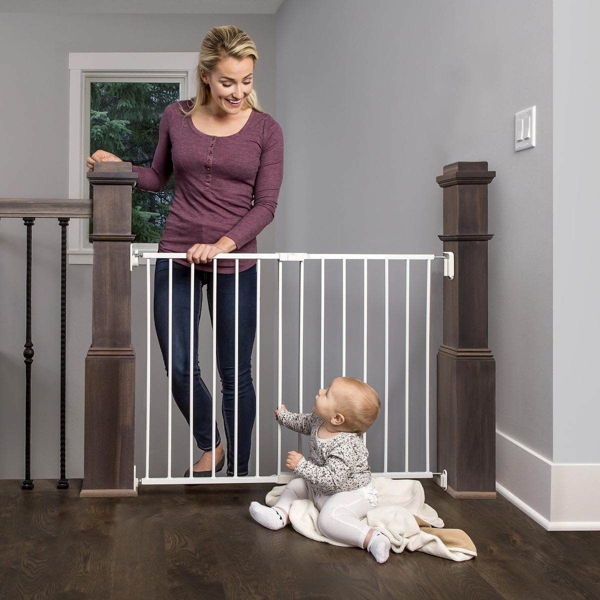 Regalo Safety 24"-40.5" Extra Wide Baby Gate for Top of Stairs & Doorways