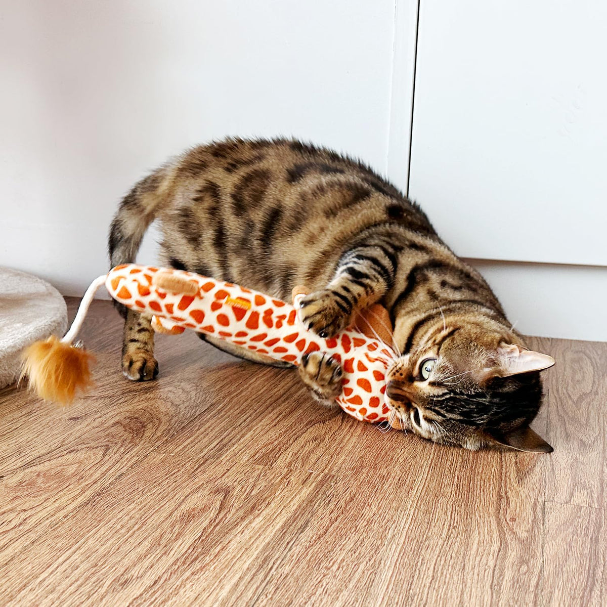 TTcat Large 11.42 Inch Giraffe Silvervine Cat Kick Toy, Crinkle Plush Cat Chew Pillow Toy with Bell Tail, Interactive Ki